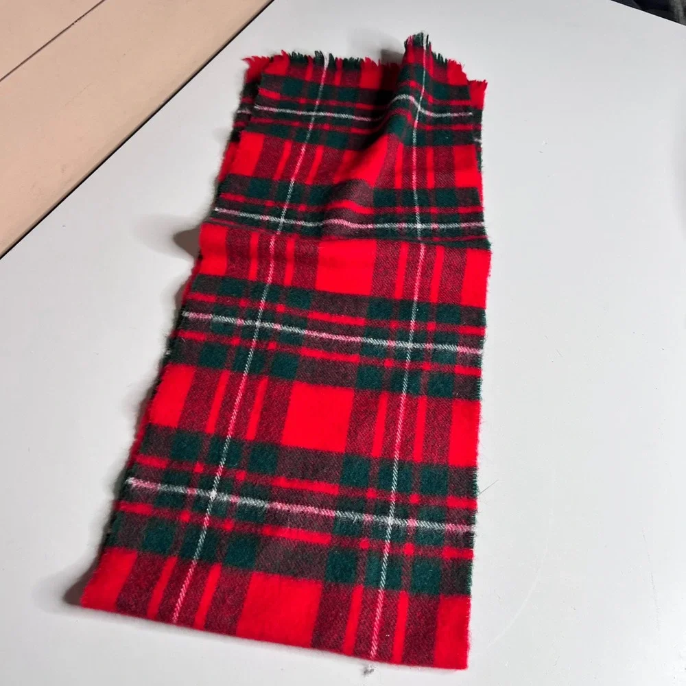 Lochcarron of Scotland Red Green Tartan Plaid New Wool‎ Scarf Made in Scotland